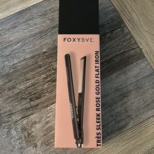 Brand New FoxyBae Rose Gold Tres Sleek Flat Iron up to 450o